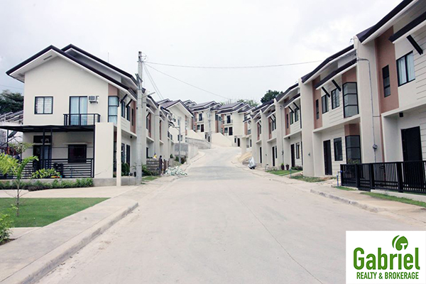 Houses in Serenis North in Consolacion