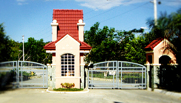 Fully landscaped entrance gate with guardhouse