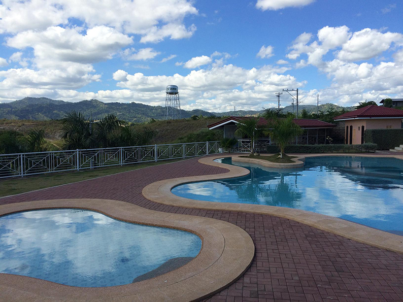 vista verde swimming pool area