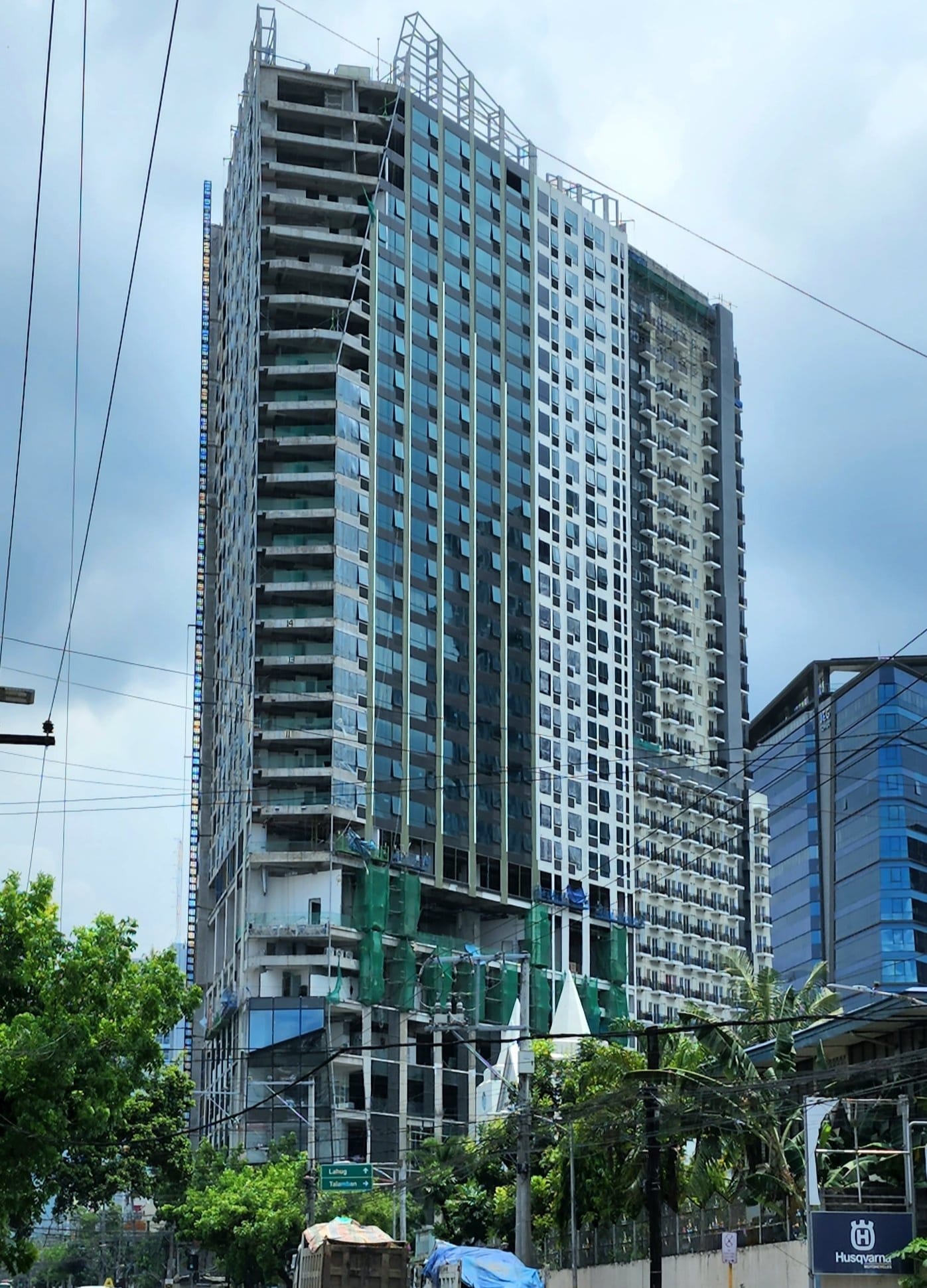the suites at gorordo, ready for occupancy condominium in cebu business park